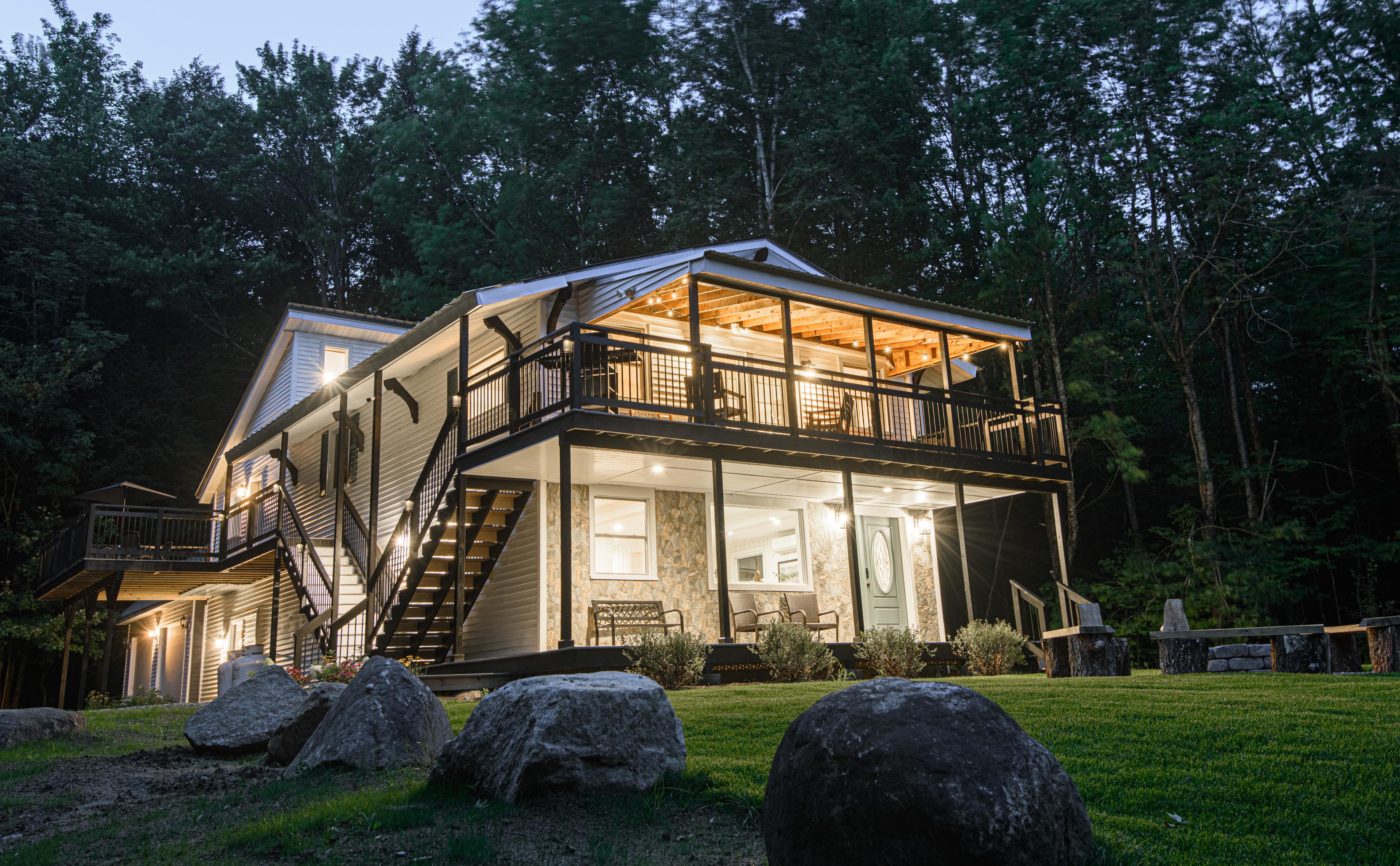 Trine Chalet at night