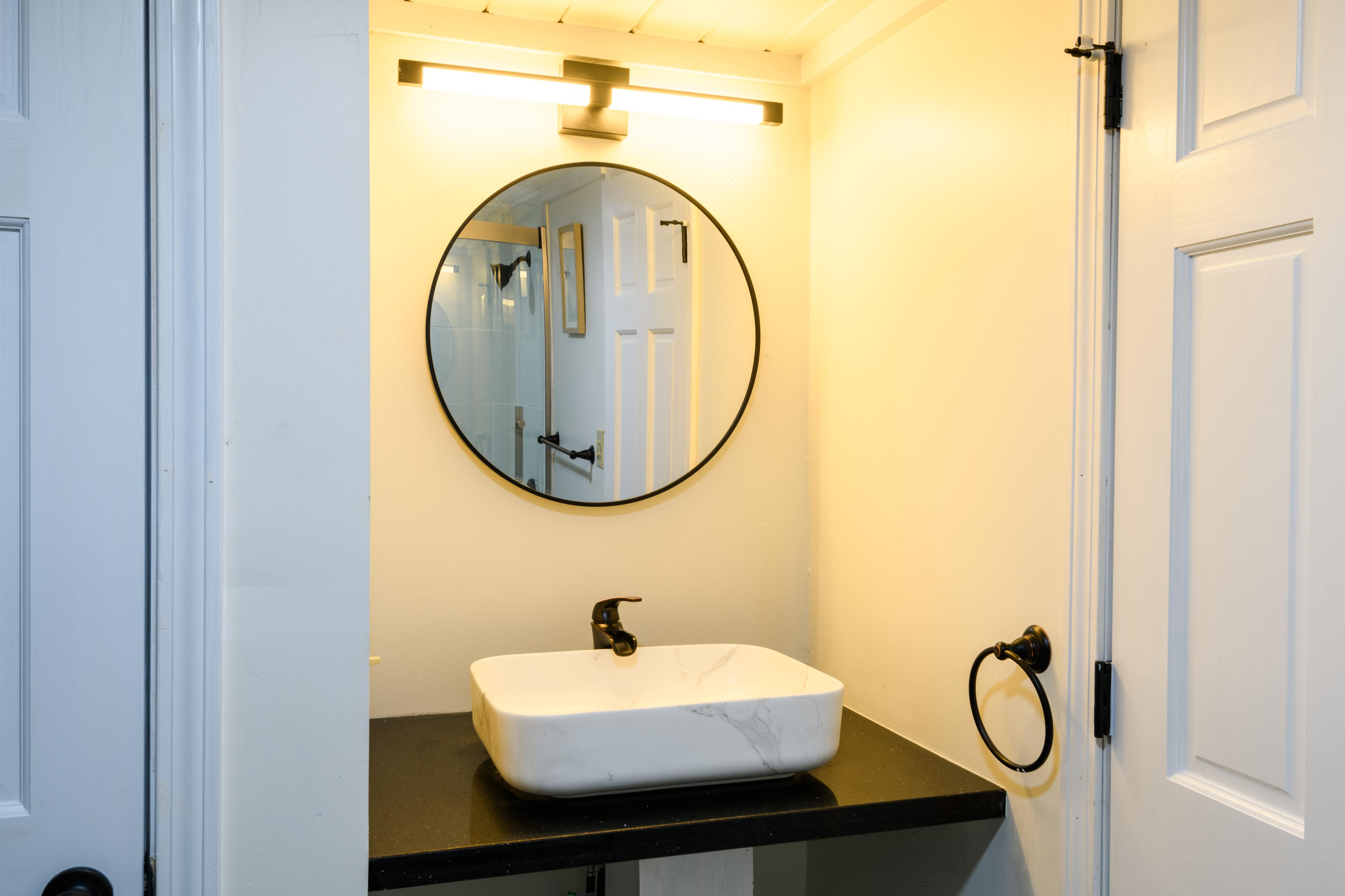 Suite bathroom detail